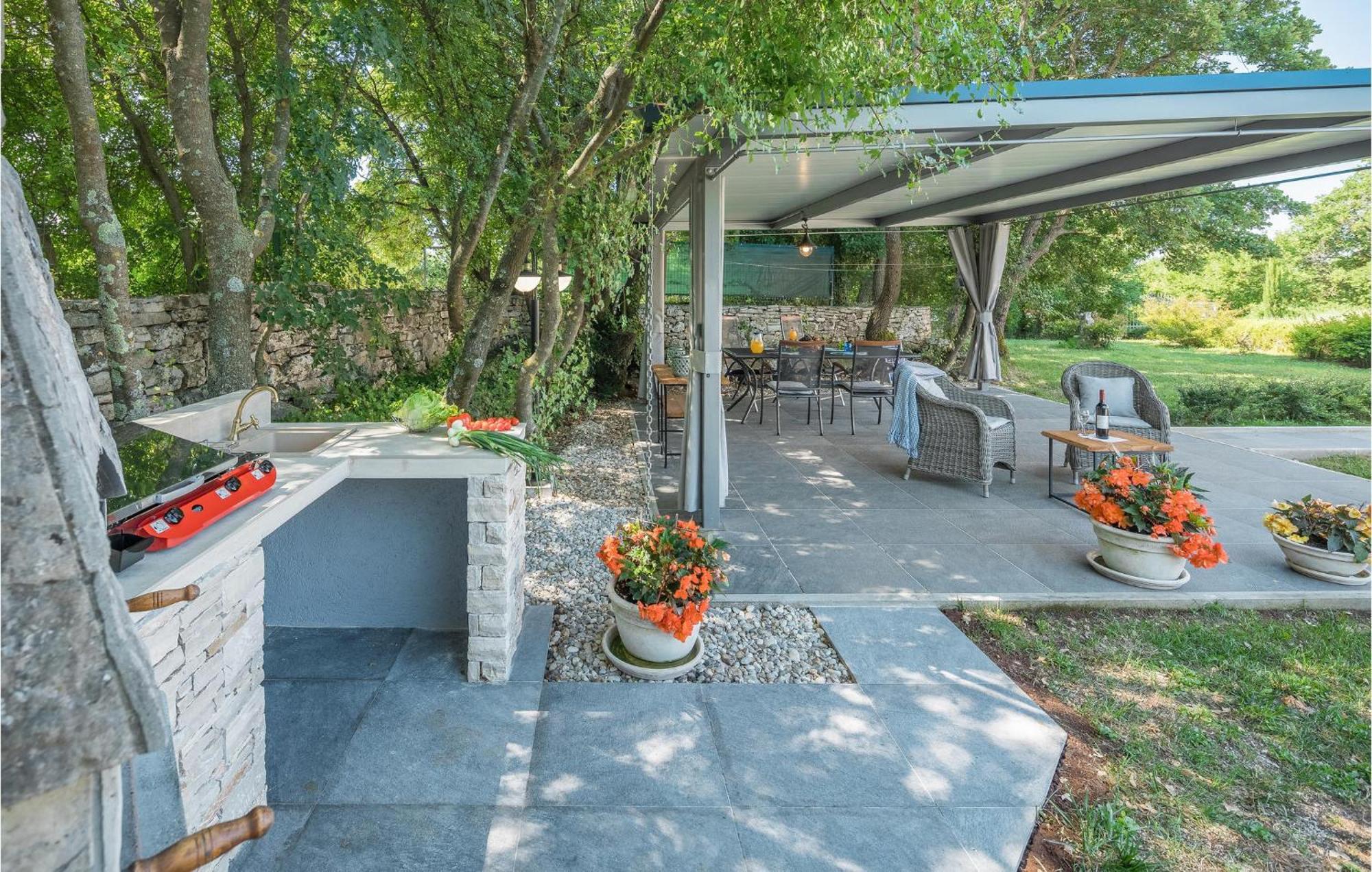 Beautiful Home In Bale With Kitchen Exterior photo